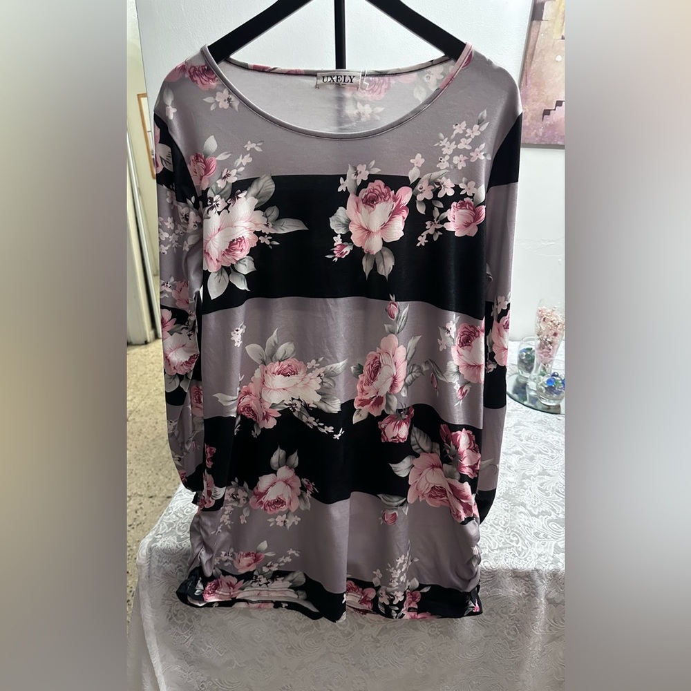 NWT Floral Tunic Blouse XXL Pink Flowers Gray & Black Long Sleeve